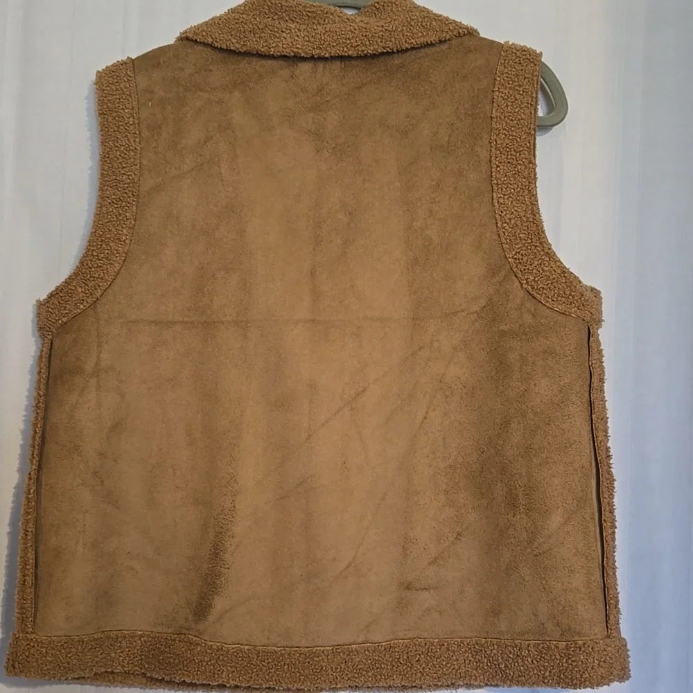 Maurices Womens Cozy Faux-Shearling Vest in Camel Sz L - Picture 6 of 9